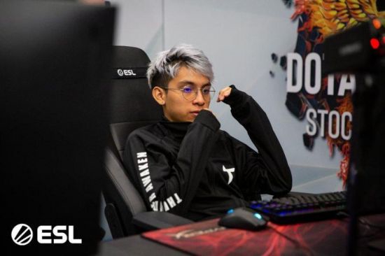 AMD推出全新AI PC理念引发关注，为什么每个人都需要两台电脑